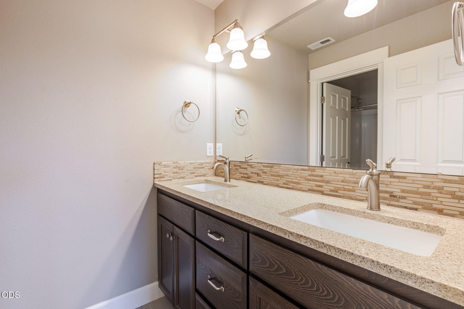 Photo of 3129 NE Flagstone 45 of 51