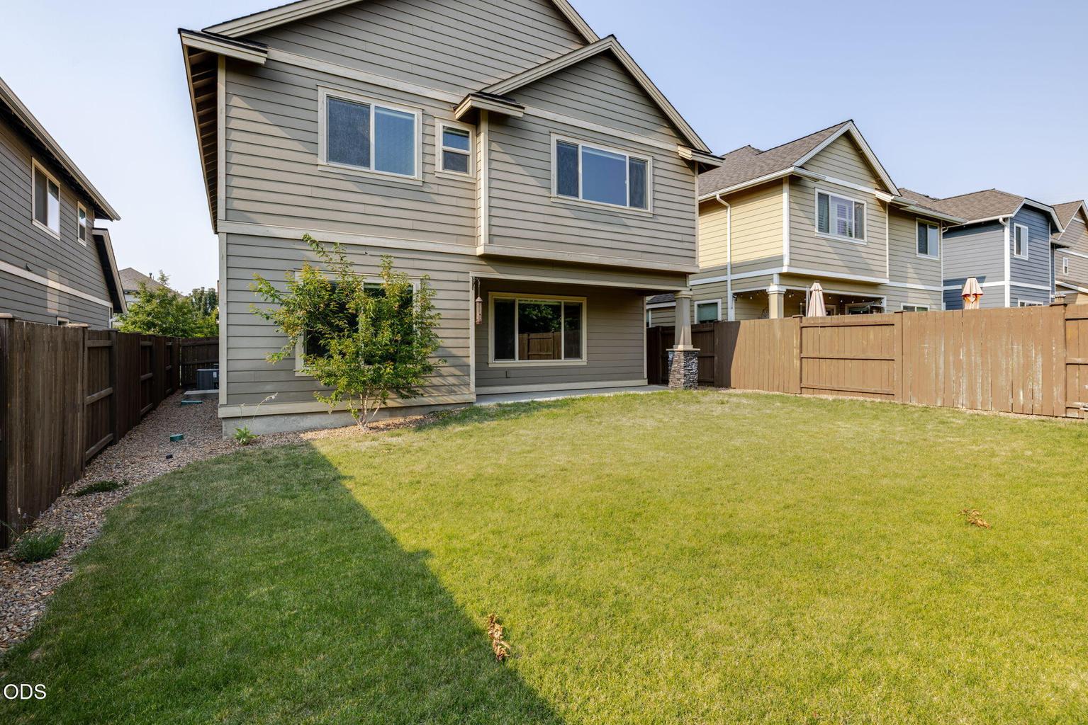 Photo of 3129 NE Flagstone 18 of 51