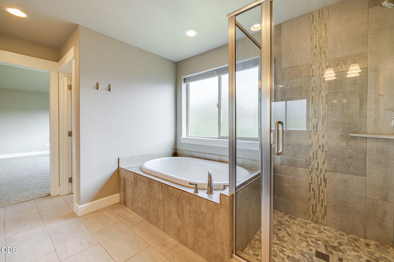 Photo of 3129 NE Flagstone 34 of 51