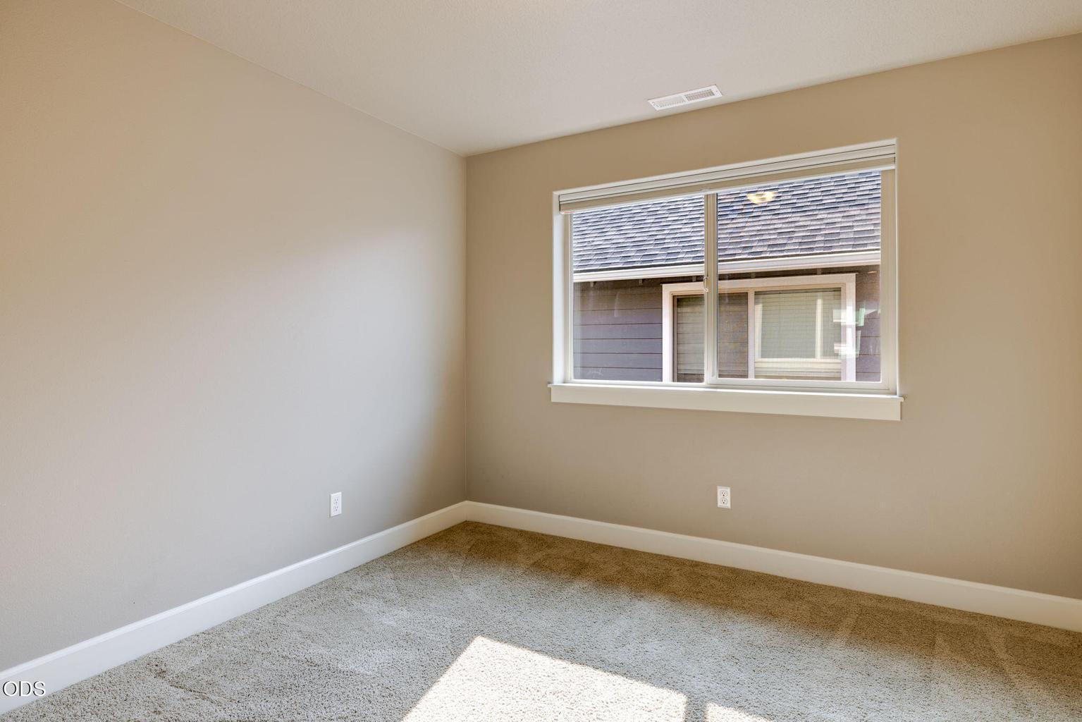 Photo of 3129 NE Flagstone 41 of 51