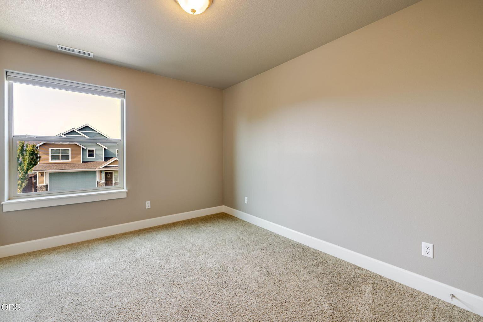 Photo of 3129 NE Flagstone 44 of 51