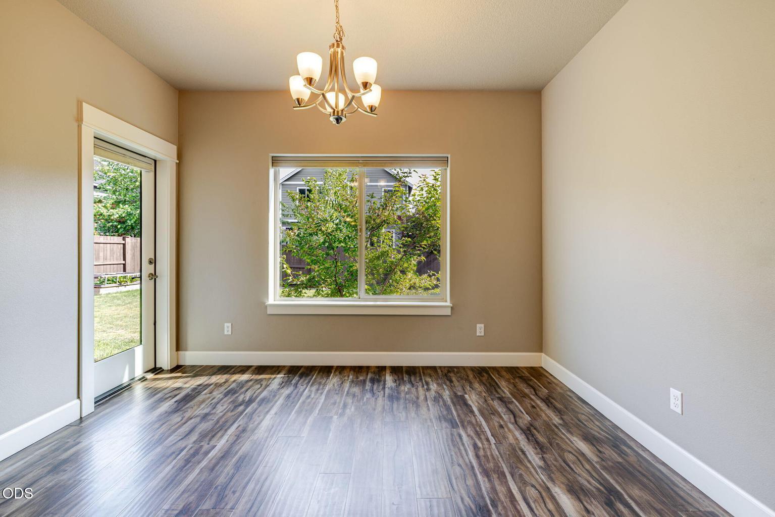 Photo of 3129 NE Flagstone 13 of 51
