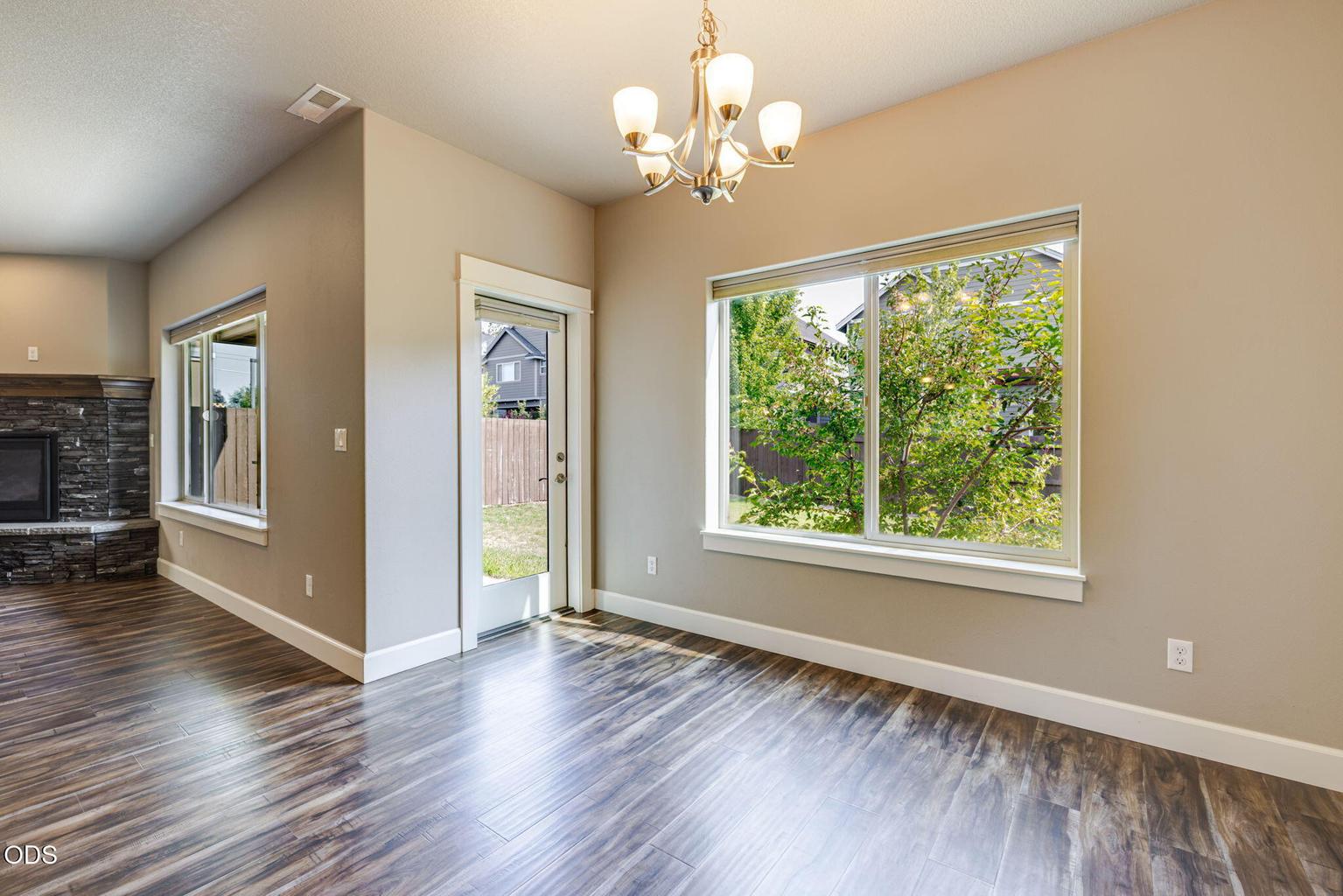 Photo of 3129 NE Flagstone 15 of 51