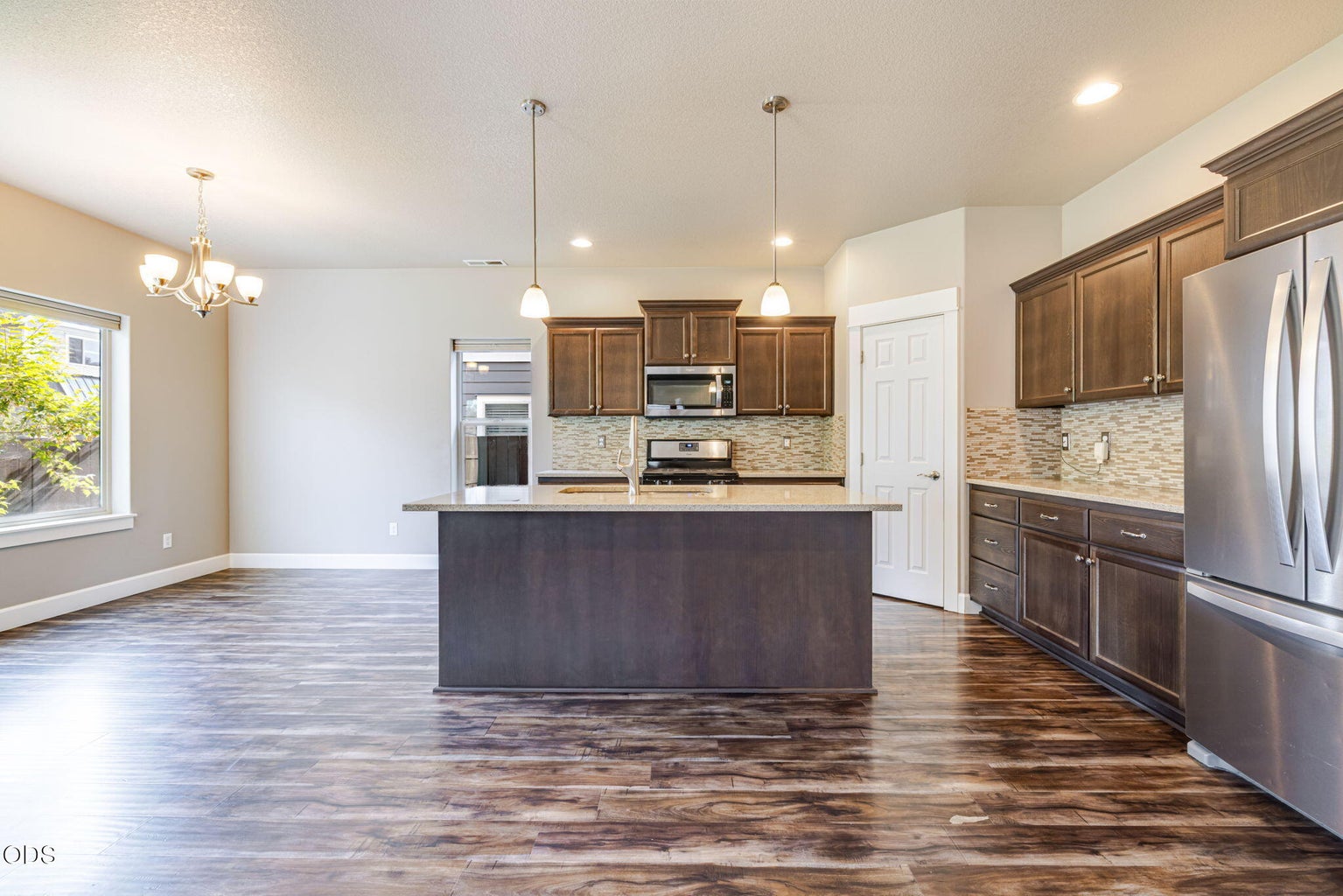 Photo of 3129 NE Flagstone 23 of 51