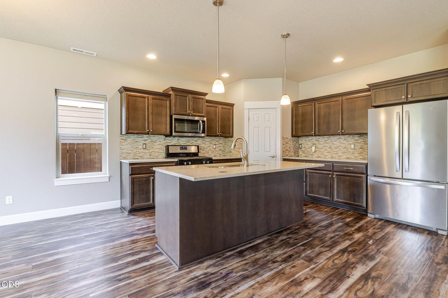 Photo of 3129 NE Flagstone 21 of 51