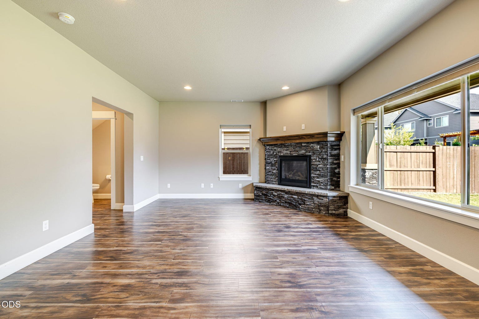 Photo of 3129 NE Flagstone 6 of 51