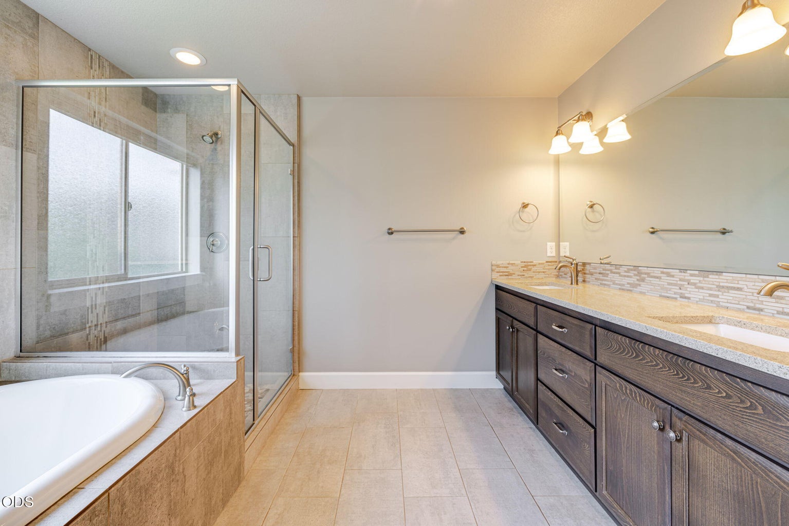 Photo of 3129 NE Flagstone 32 of 51