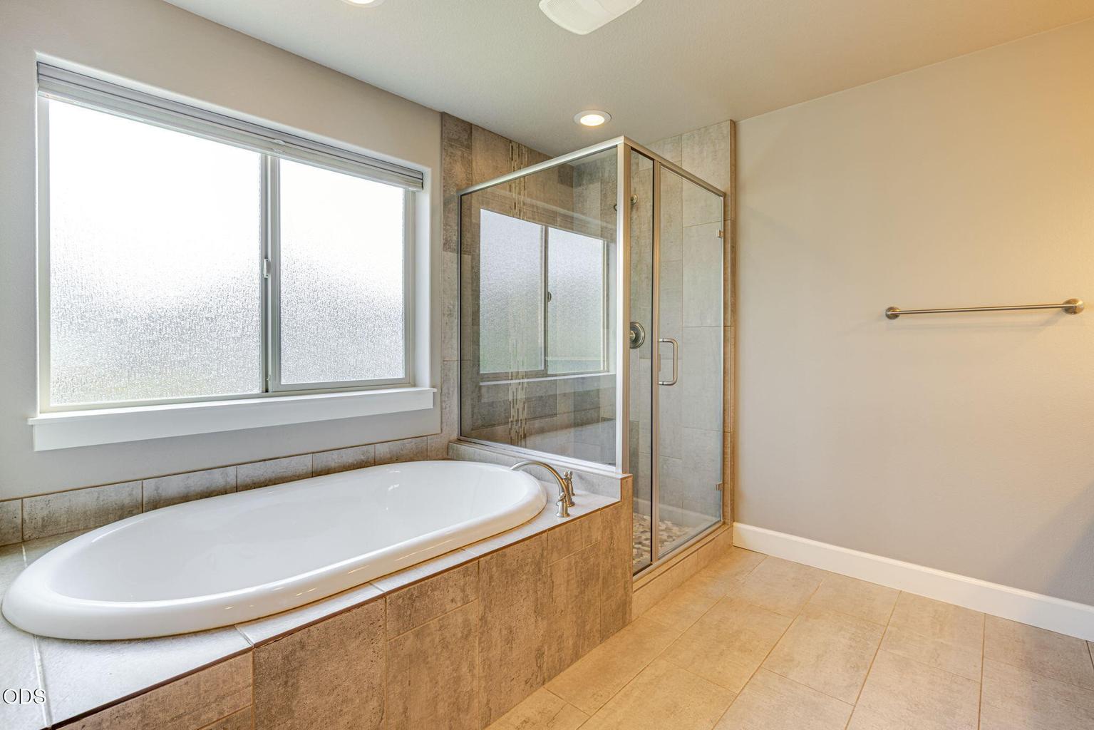 Photo of 3129 NE Flagstone 33 of 51