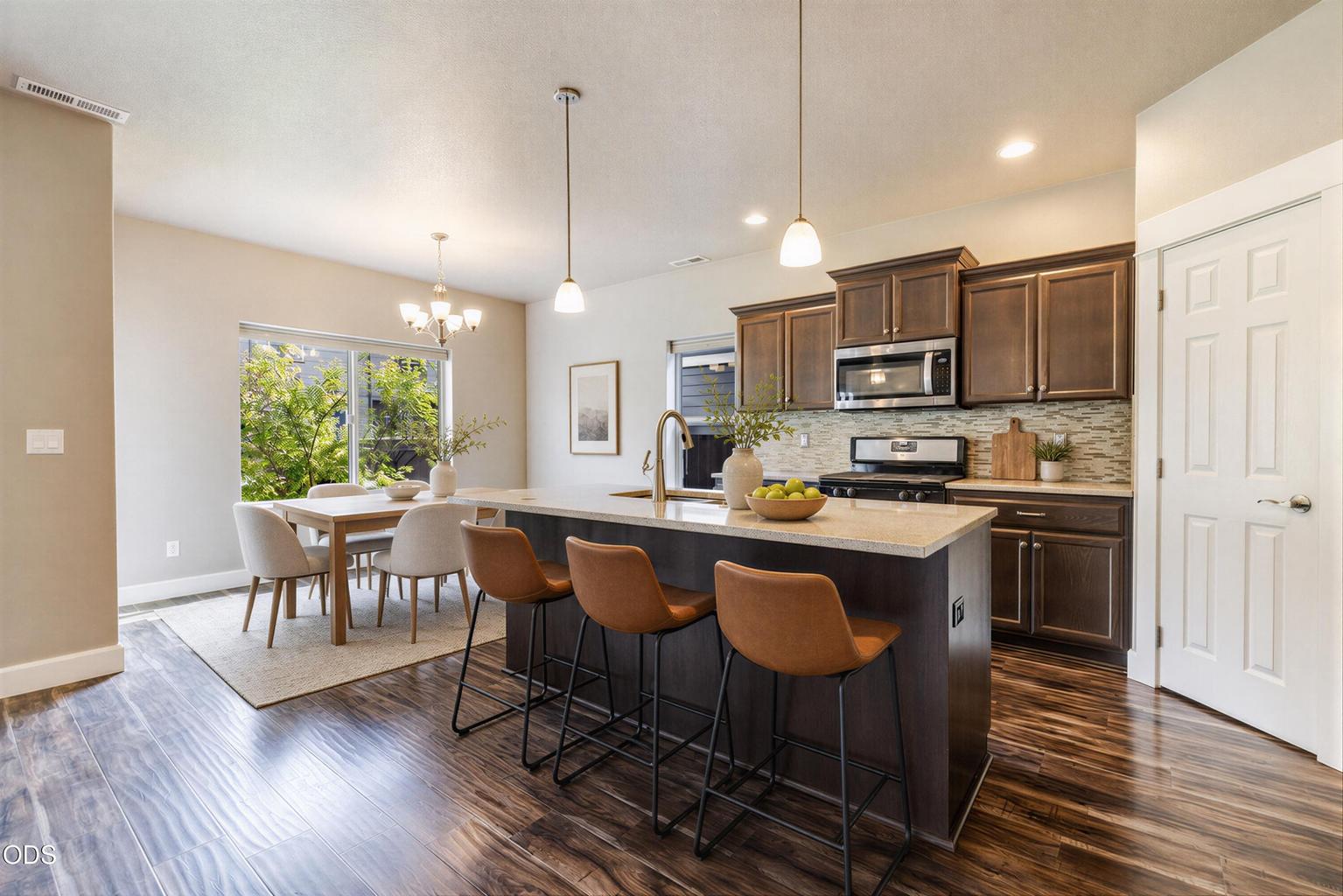 Photo of 3129 NE Flagstone 10 of 51