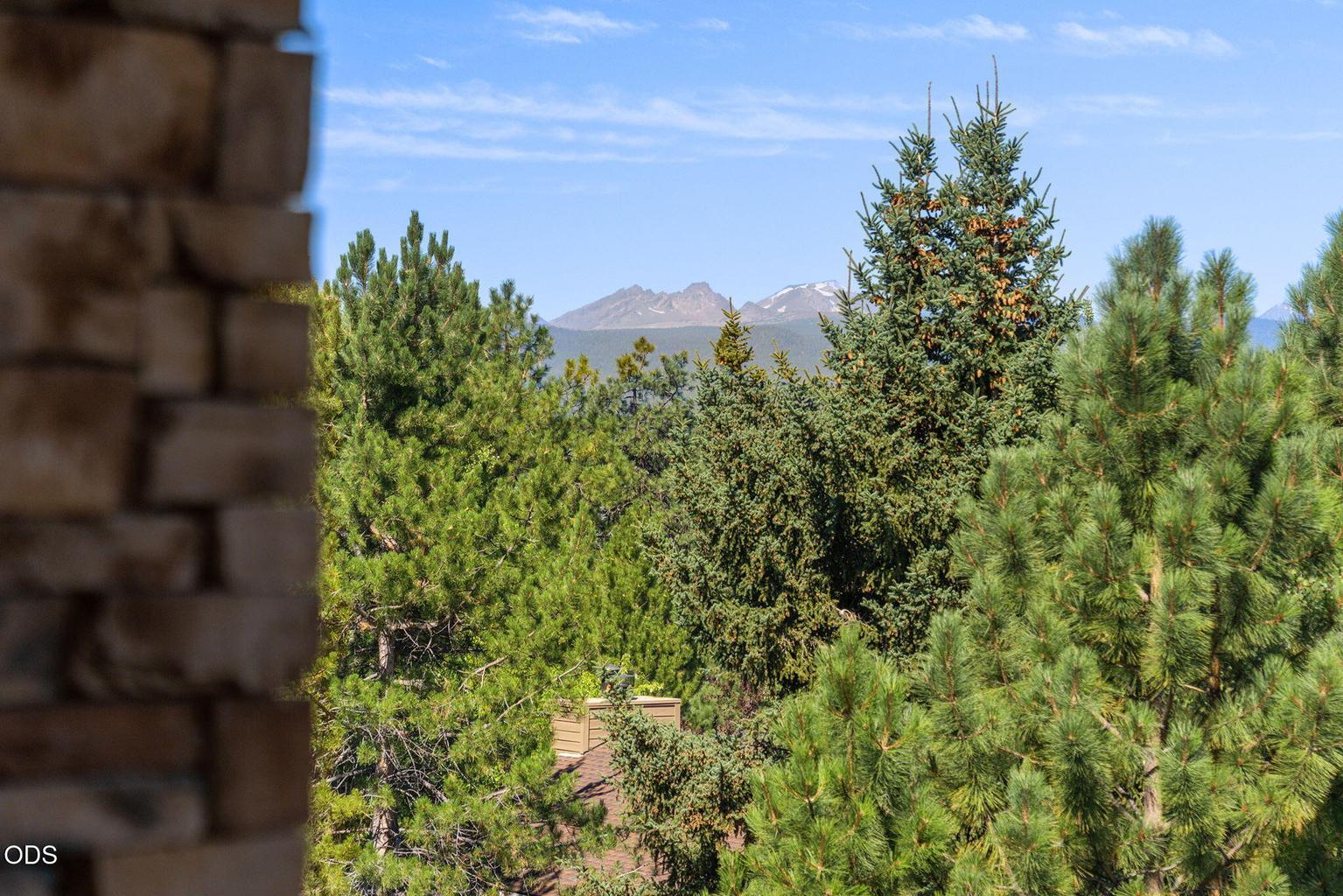 Views of Jefferson, Mt. Washington, Mt. Bachelor, 3 Sisters (view from deck on main level)