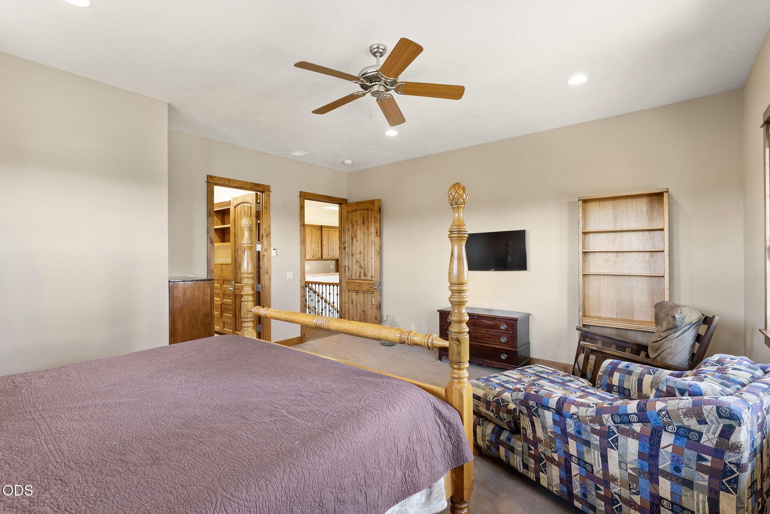 Guest Bedroom #2 (upstairs)