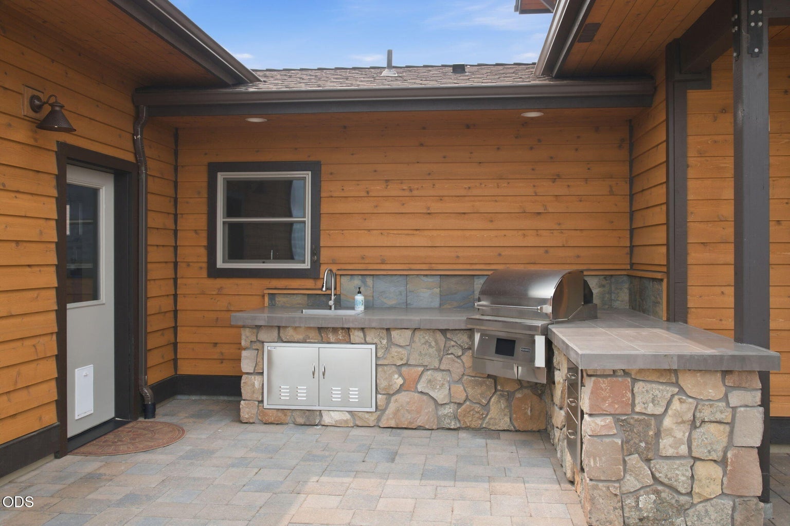 Outdoor kitchen