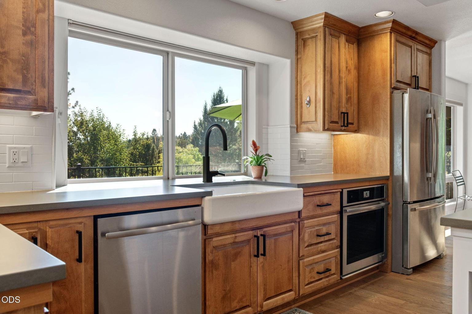 Photo of 1187 NW Promontory Drive 9 of 39