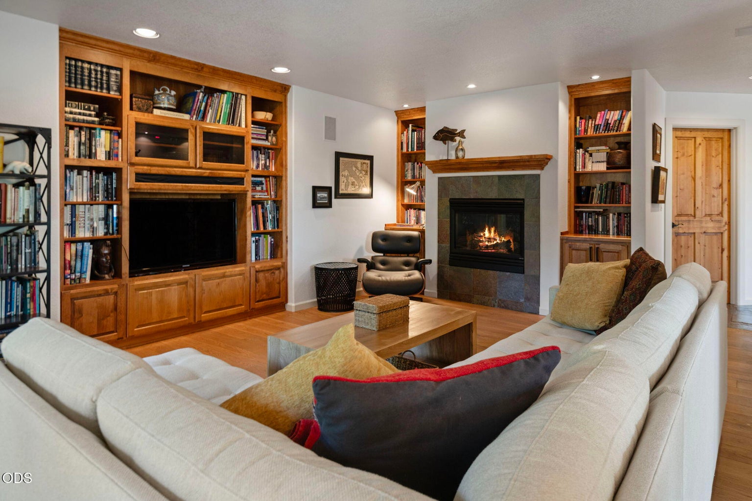 Photo of 1187 NW Promontory Drive 12 of 39