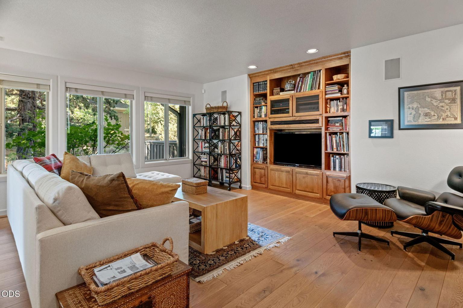 Photo of 1187 NW Promontory Drive 13 of 39