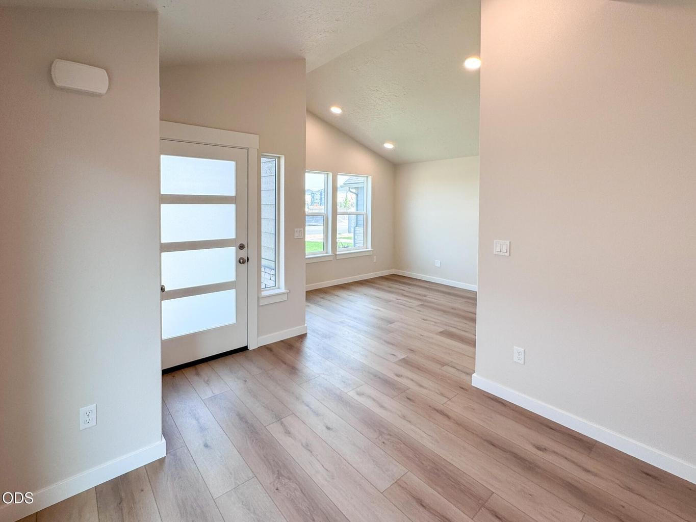 Photo of 2830 NW Sterling Drive 2 of 12