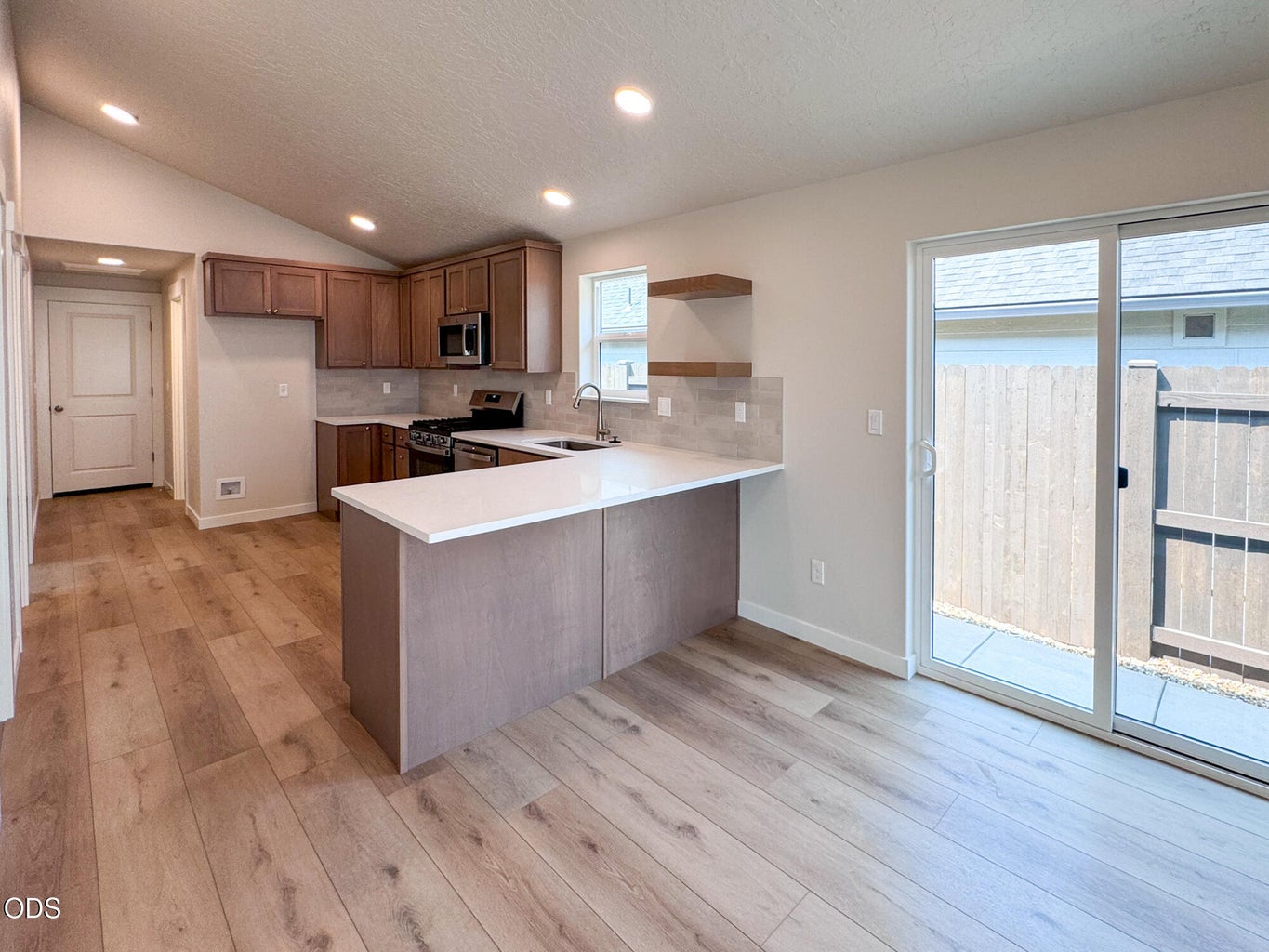 Photo of 2830 NW Sterling Drive 5 of 12