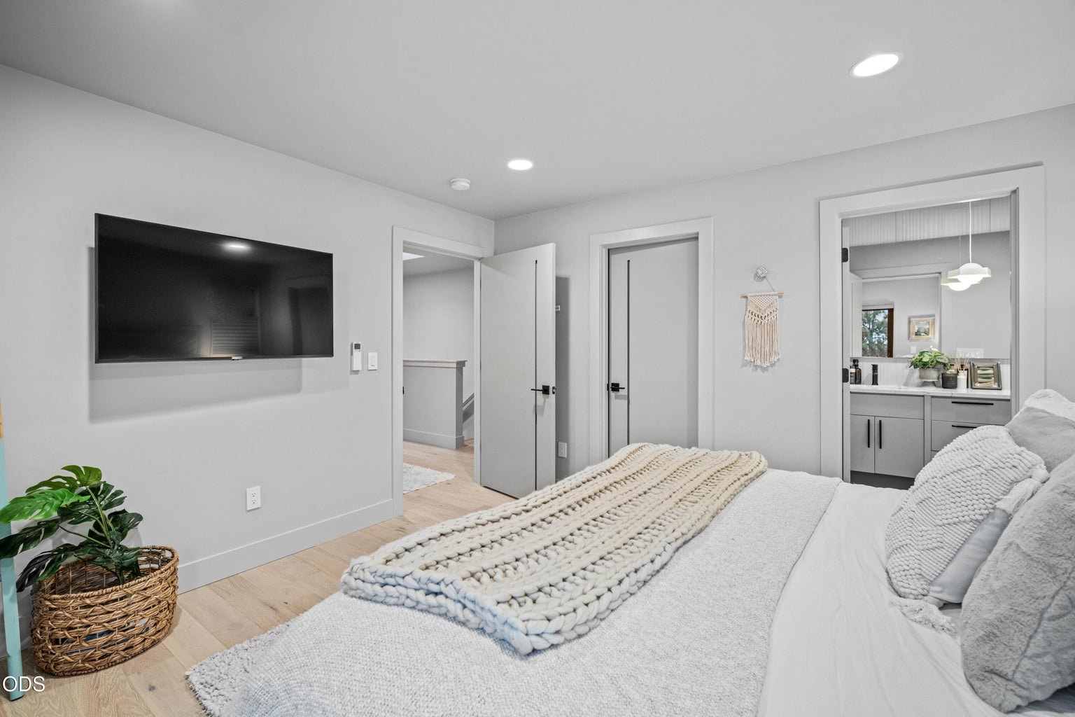 Primary Bedroom @ 61583 SW Riverwalk Ln