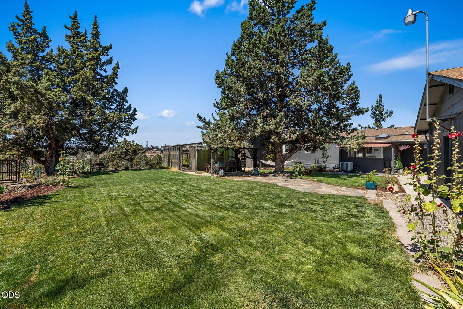 Photo of 3940 NW Redwood Lane 24 of 95