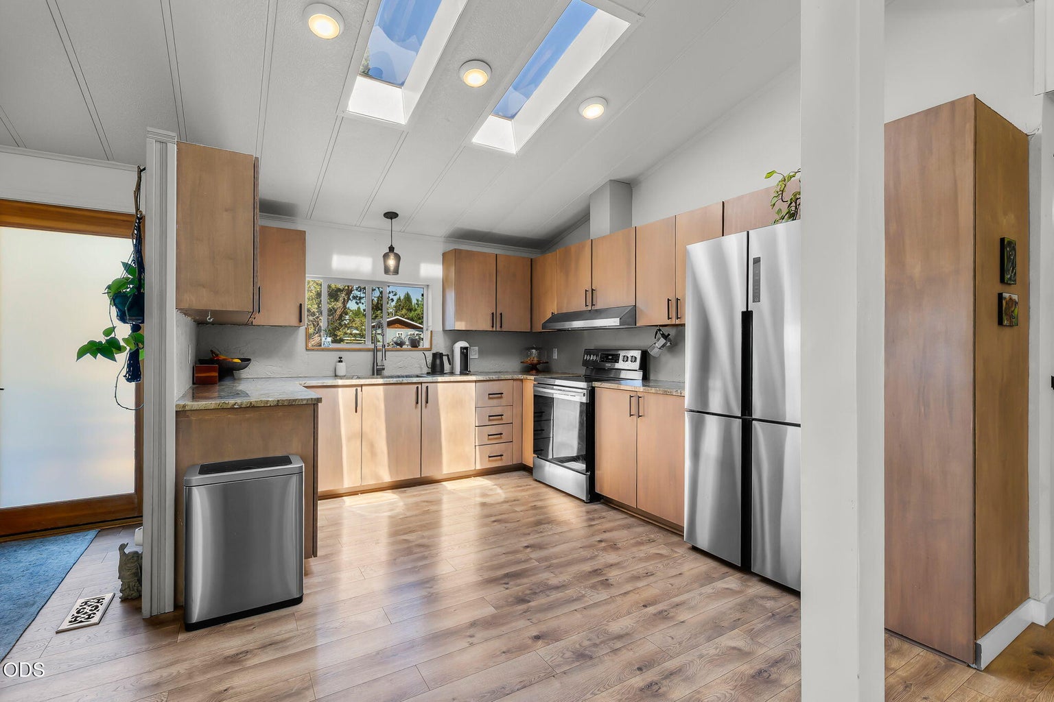 Photo of 3940 NW Redwood Lane 32 of 95