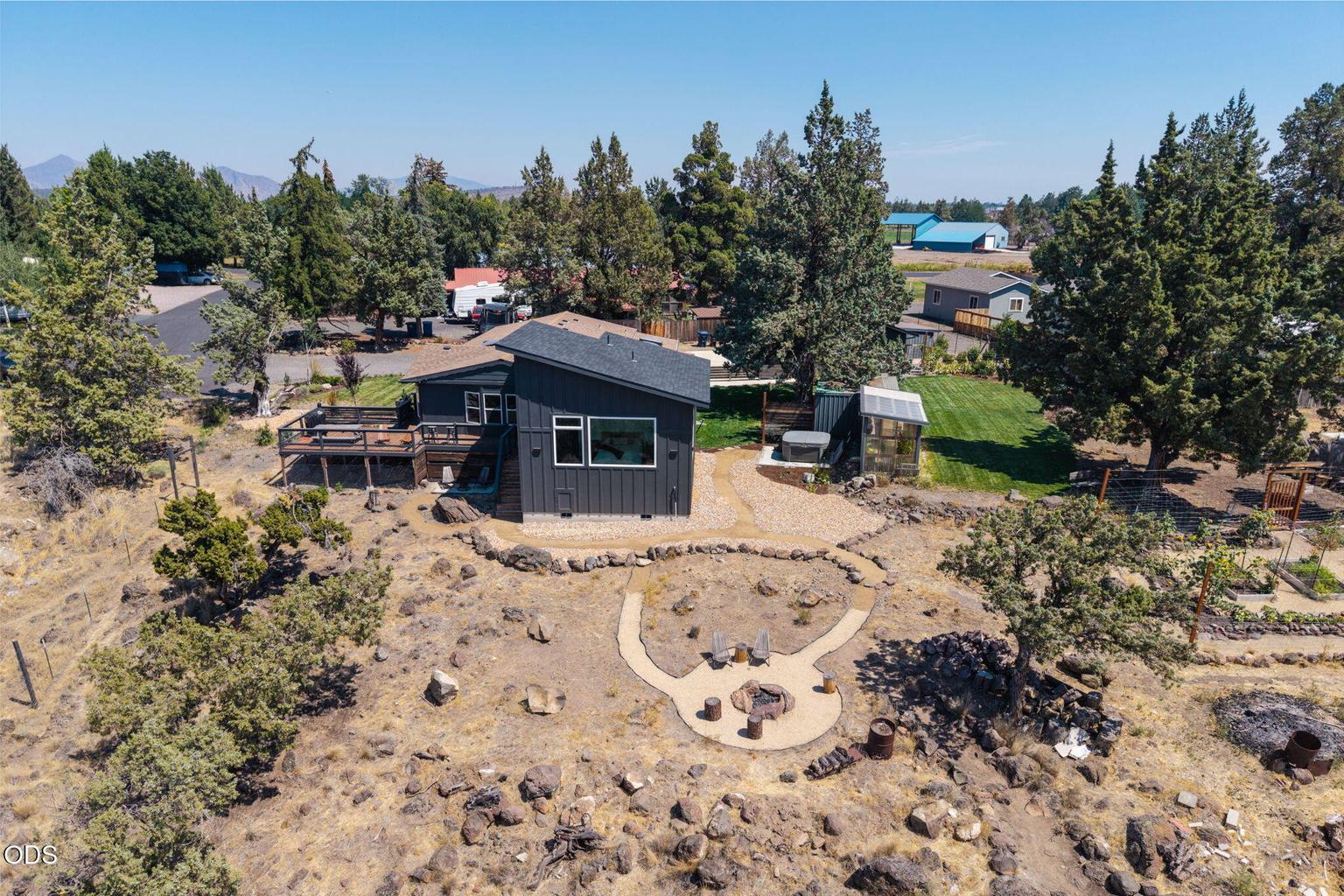 Photo of 3940 NW Redwood Lane 77 of 95