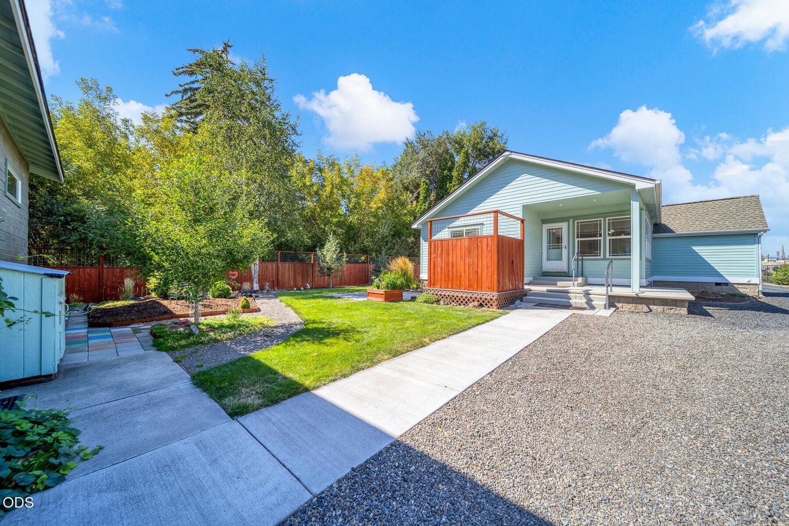 Photo of 143 SW Beaver Street 7 of 33