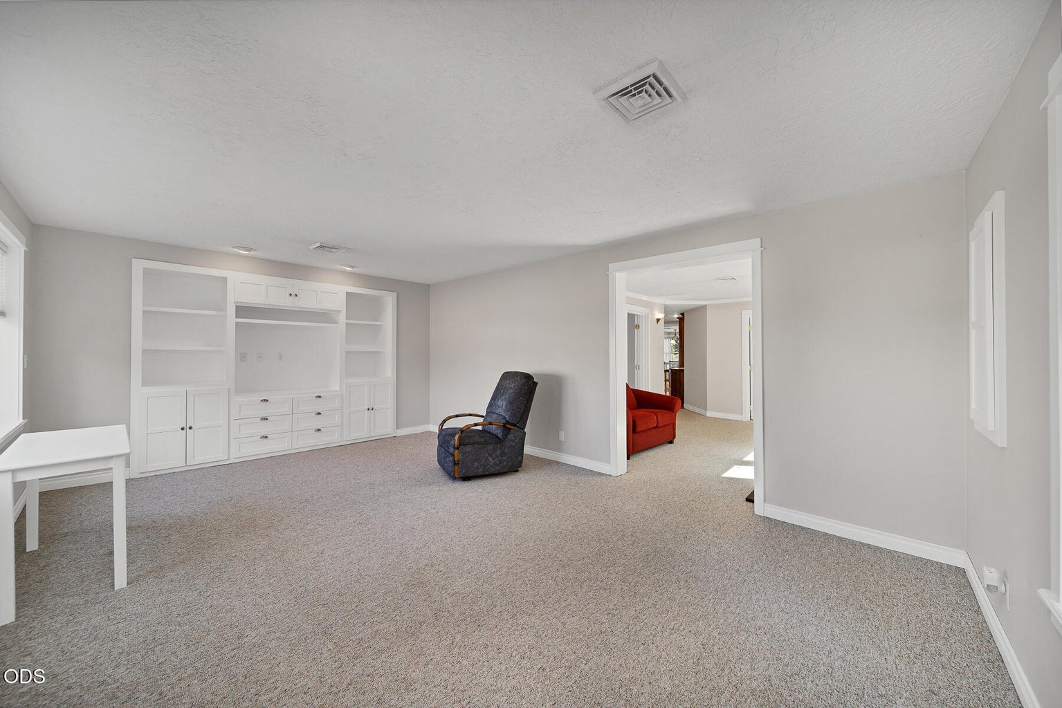 Photo of 143 SW Beaver Street 8 of 33