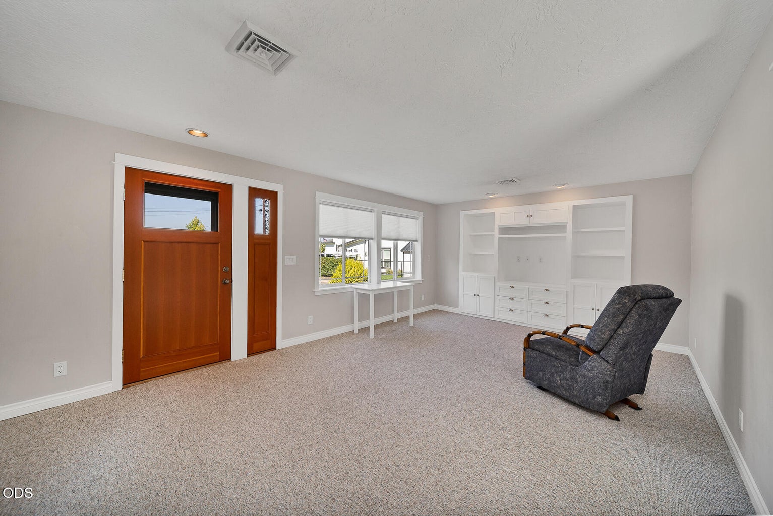 Photo of 143 SW Beaver Street 9 of 33