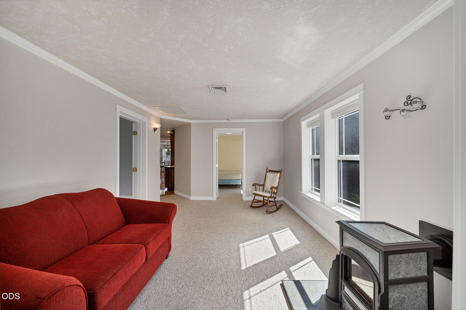 Photo of 143 SW Beaver Street 10 of 33