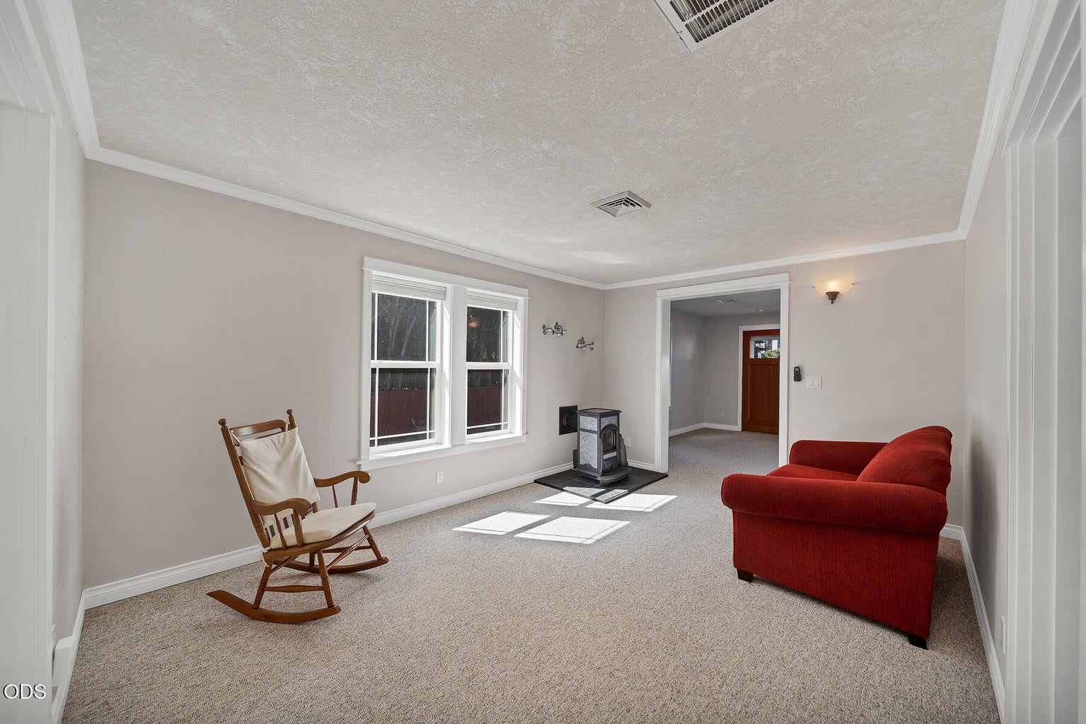 Photo of 143 SW Beaver Street 11 of 33