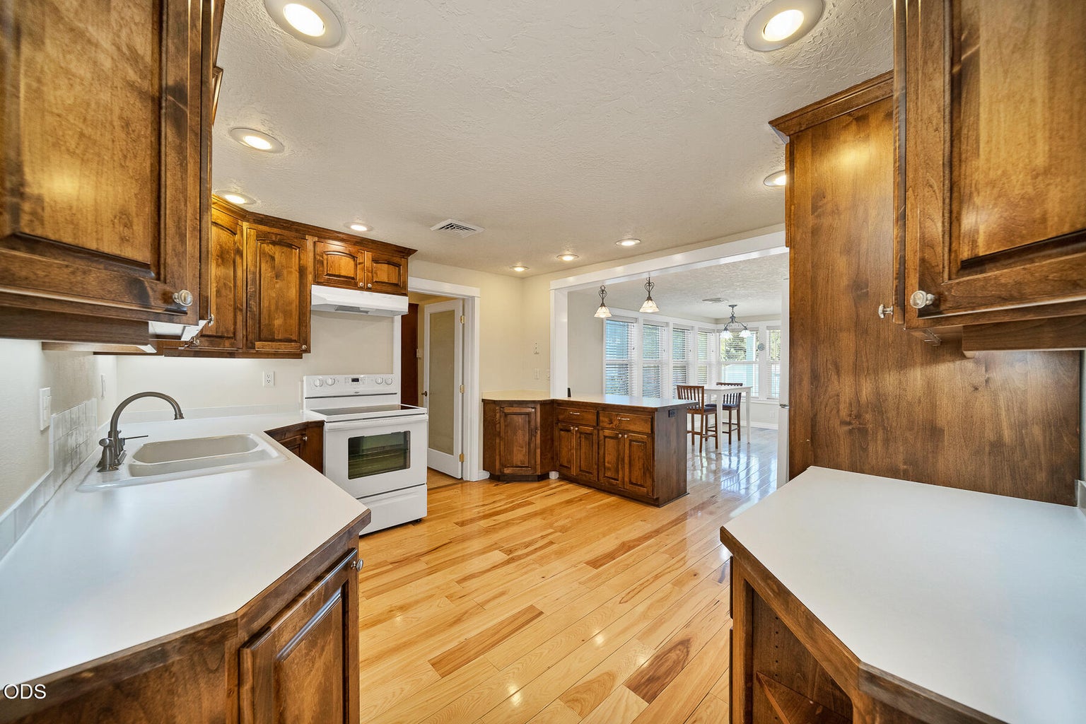 Photo of 143 SW Beaver Street 12 of 33