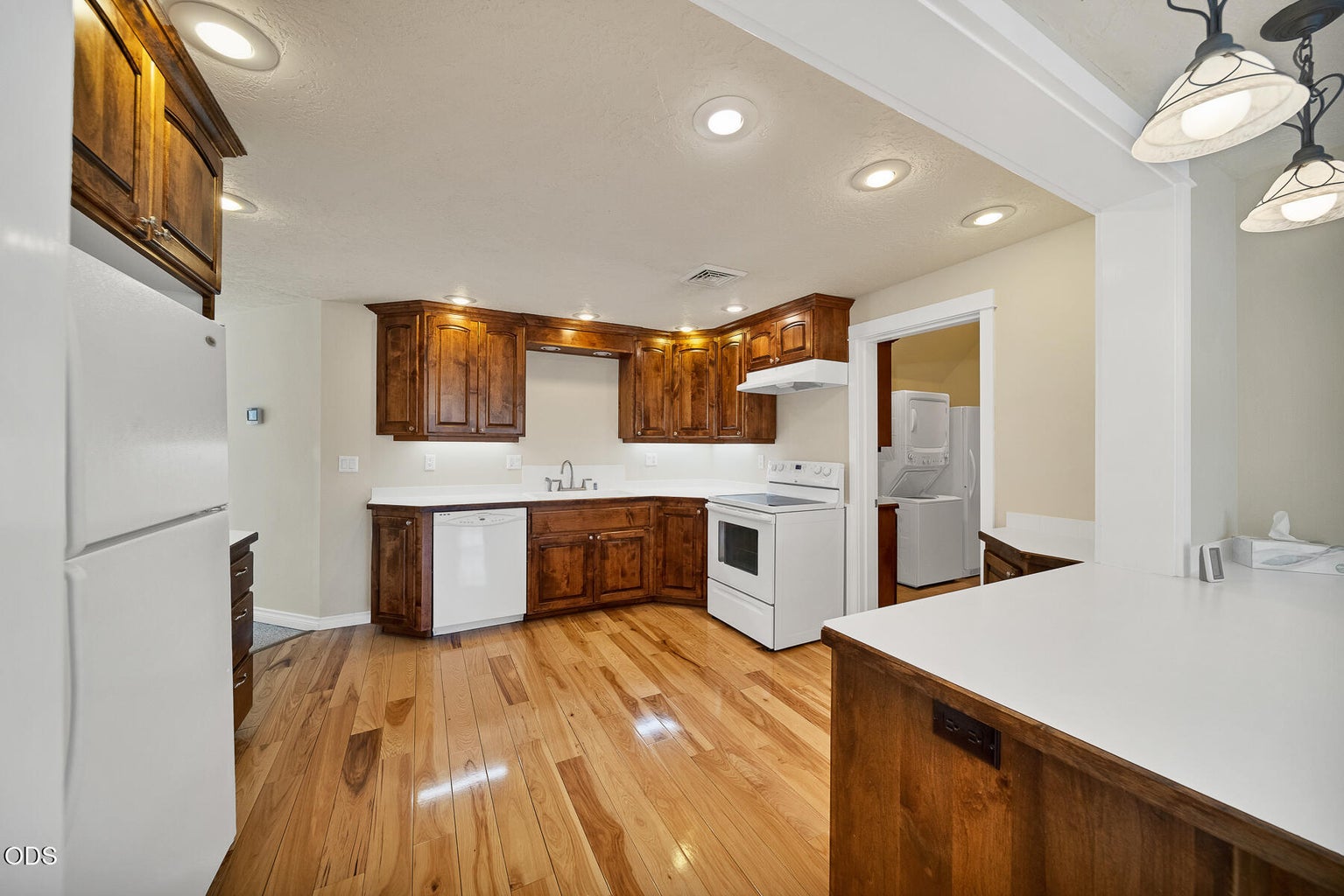Photo of 143 SW Beaver Street 13 of 33