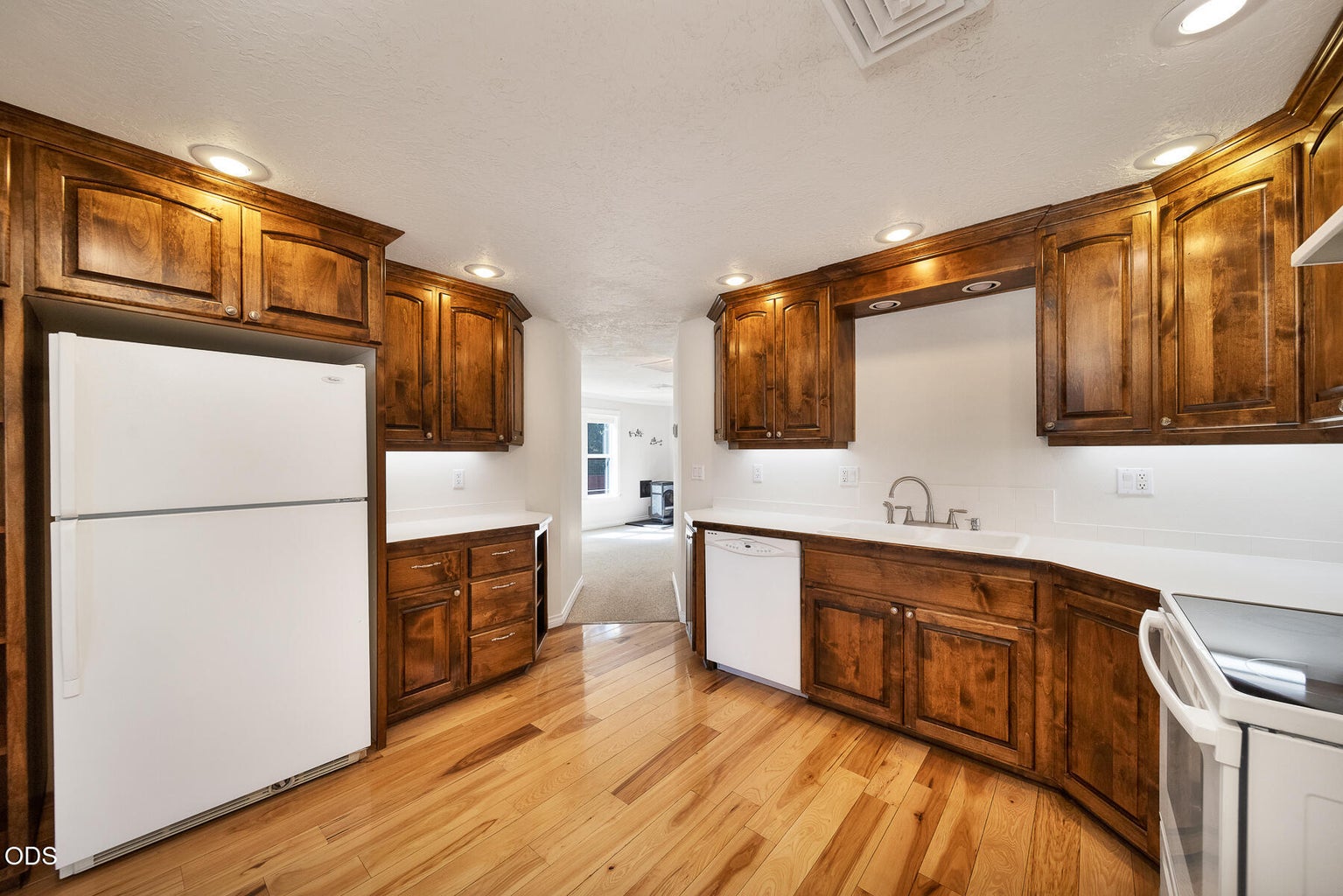 Photo of 143 SW Beaver Street 14 of 33