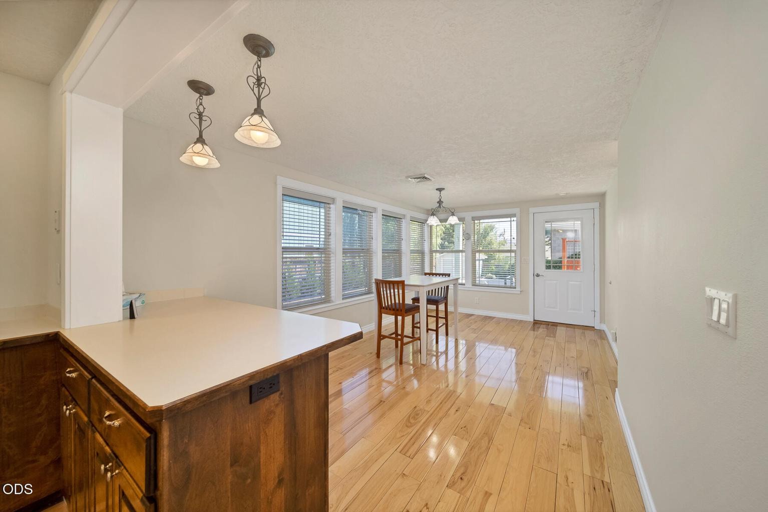 Photo of 143 SW Beaver Street 15 of 33