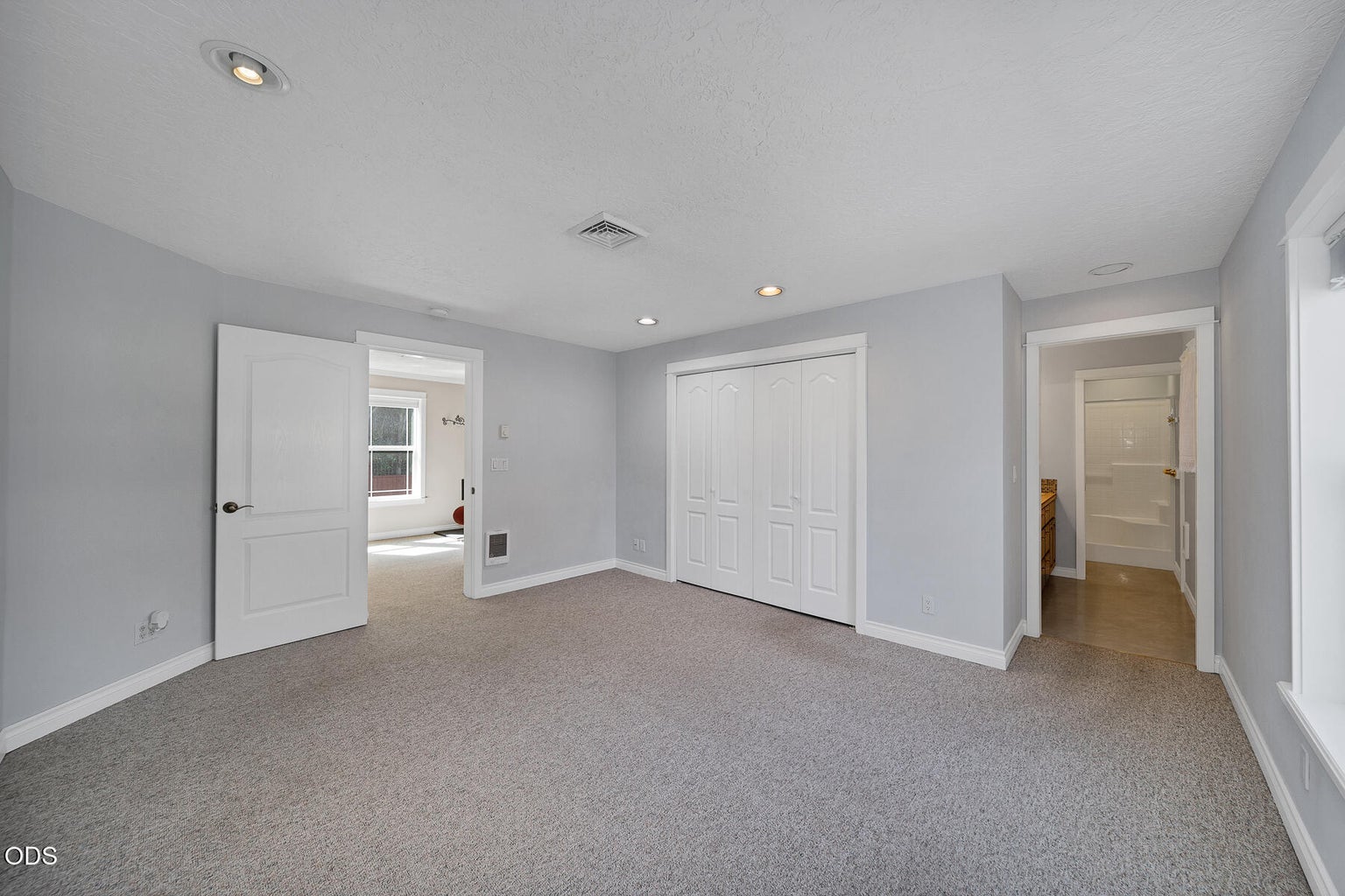 Photo of 143 SW Beaver Street 18 of 33