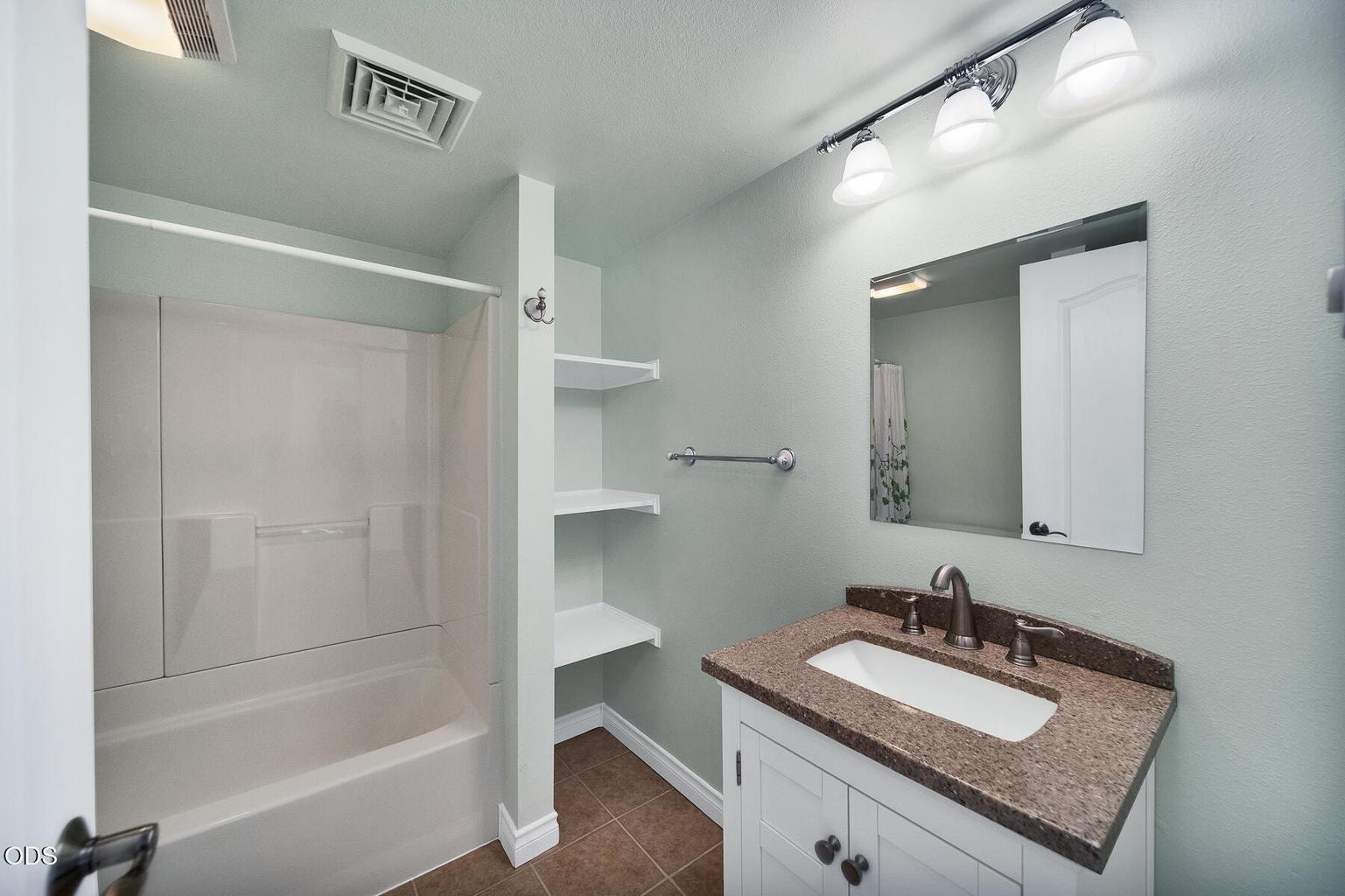 Photo of 143 SW Beaver Street 25 of 33