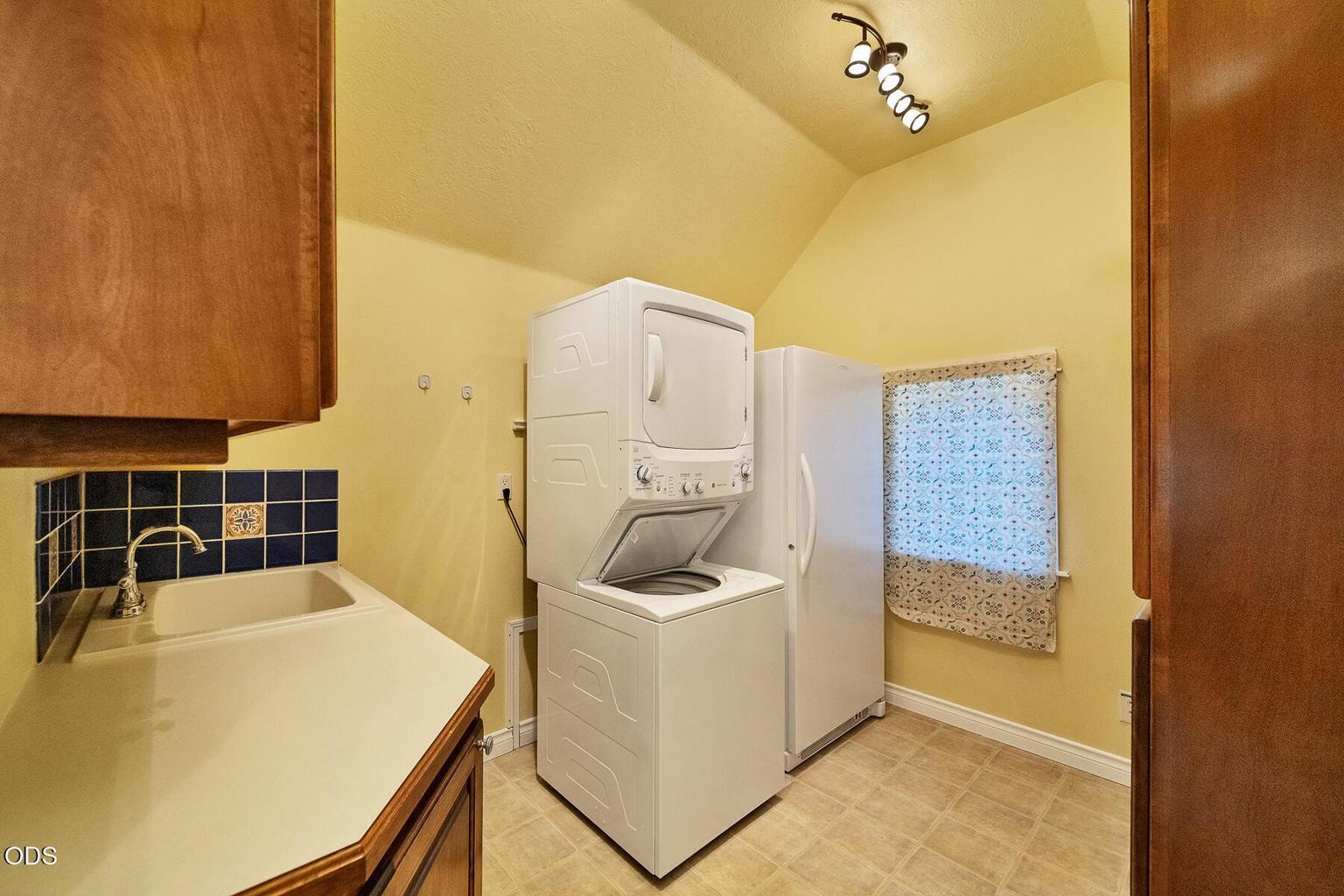 Photo of 143 SW Beaver Street 27 of 33