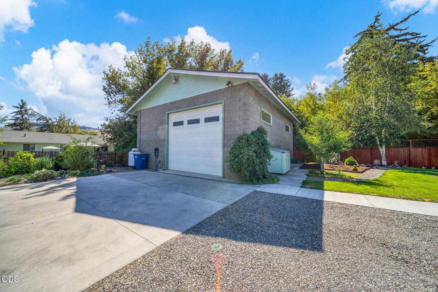 Photo of 143 SW Beaver Street 29 of 33