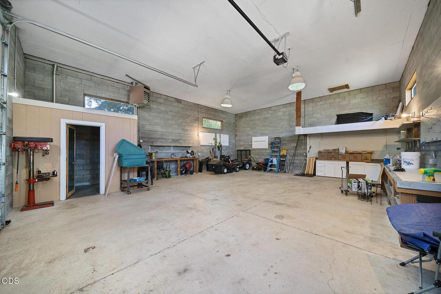 Photo of 143 SW Beaver Street 31 of 33