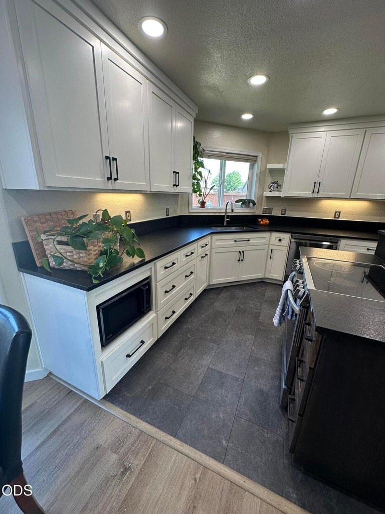 Photo of 764 NW 19th Place 10 of 31