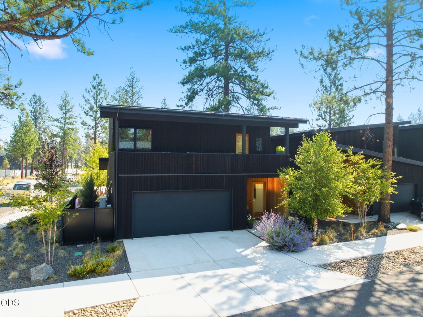 Photo of 632 N Sisters Woodlands Way 3 of 49