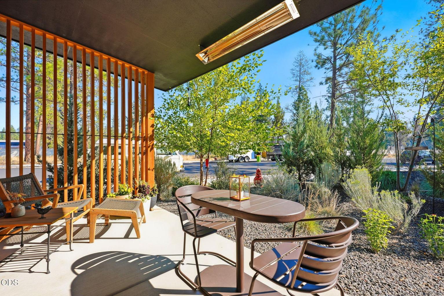 Photo of 632 N Sisters Woodlands Way 12 of 49