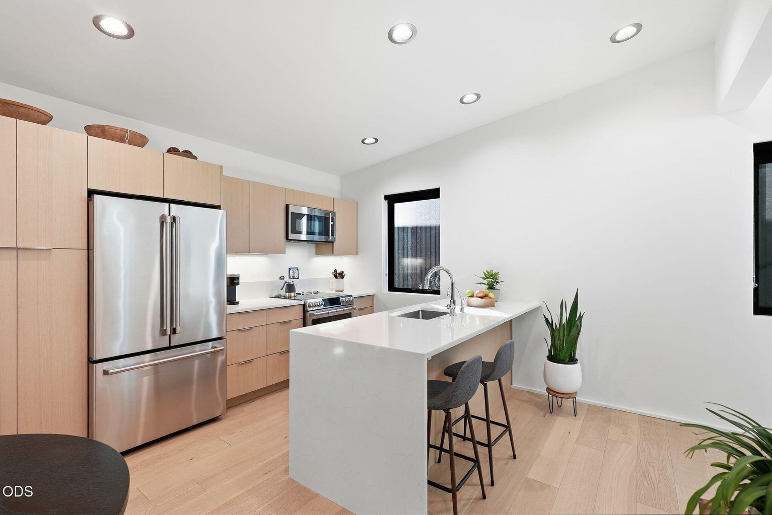 Photo of 632 N Sisters Woodlands Way 15 of 49