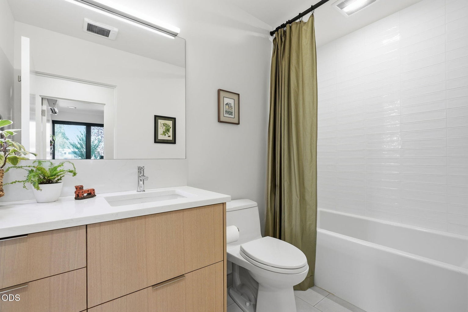 Photo of 632 N Sisters Woodlands Way 23 of 49