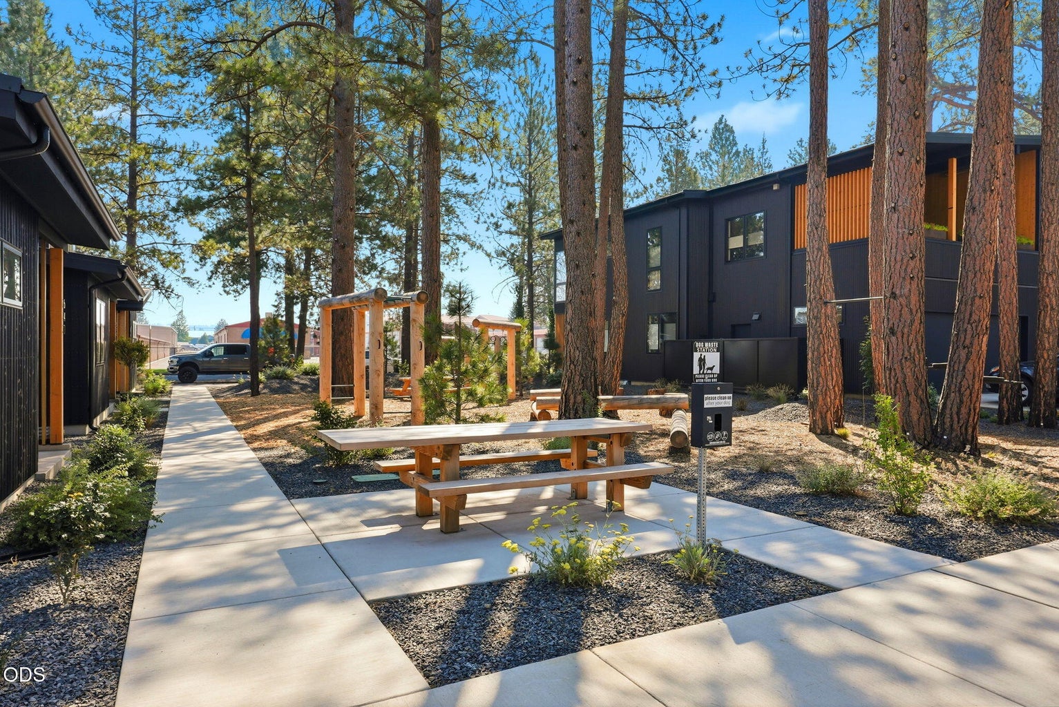 Photo of 632 N Sisters Woodlands Way 41 of 49