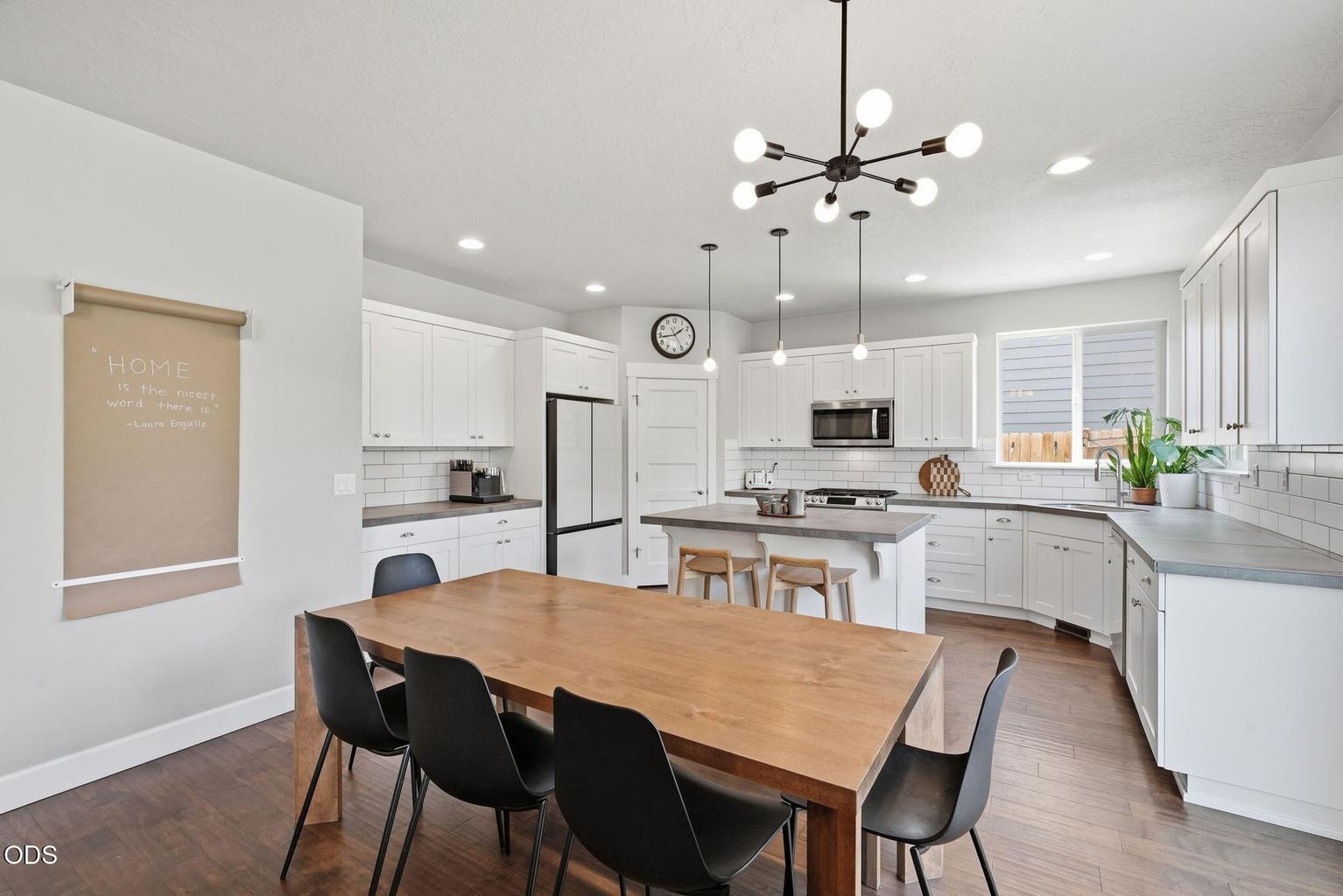 Photo of 2866 NE Marea Drive 7 of 31