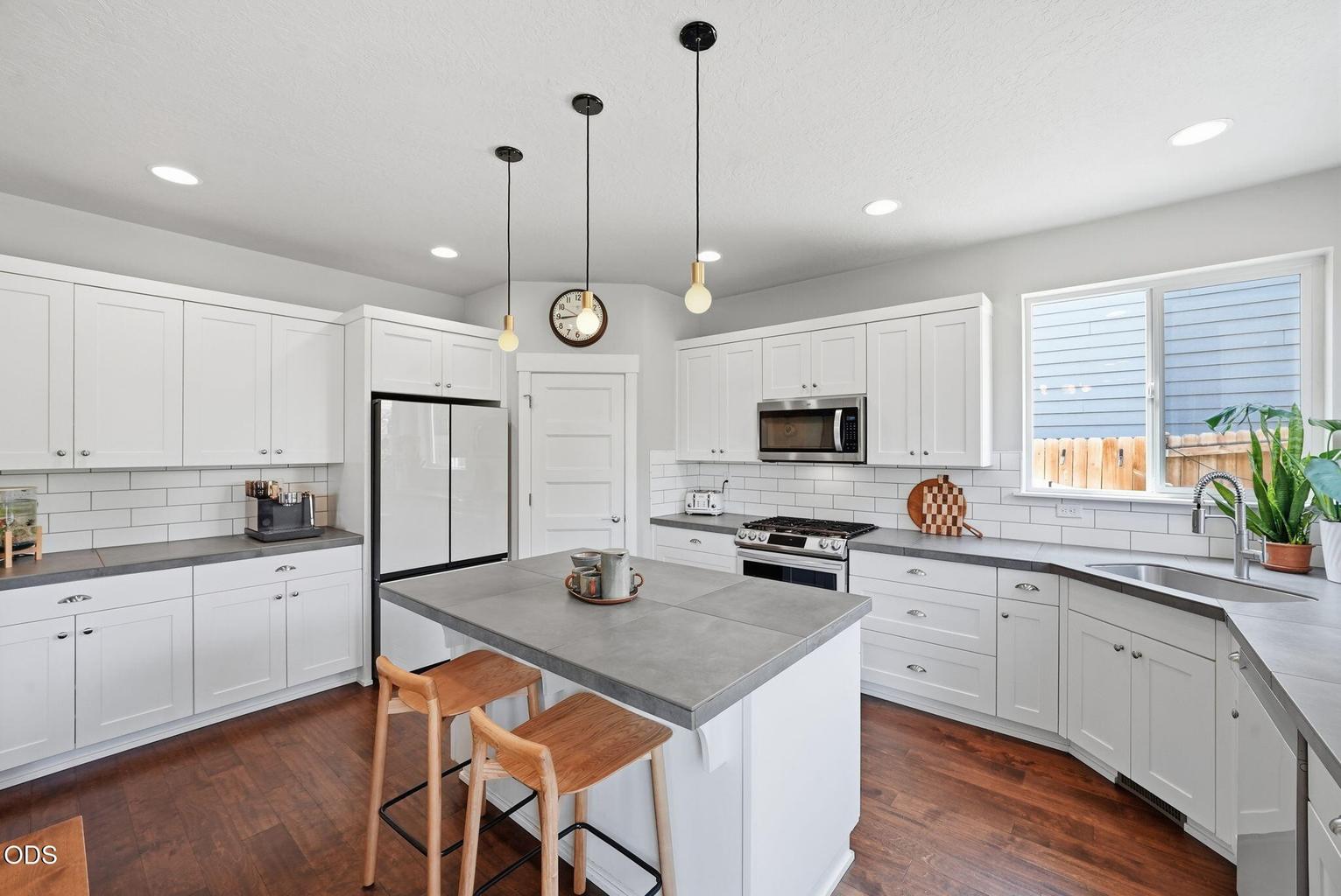 Photo of 2866 NE Marea Drive 1 of 31
