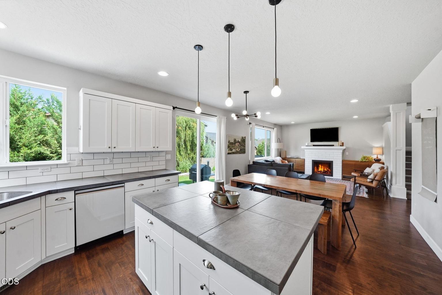 Photo of 2866 NE Marea Drive 8 of 31