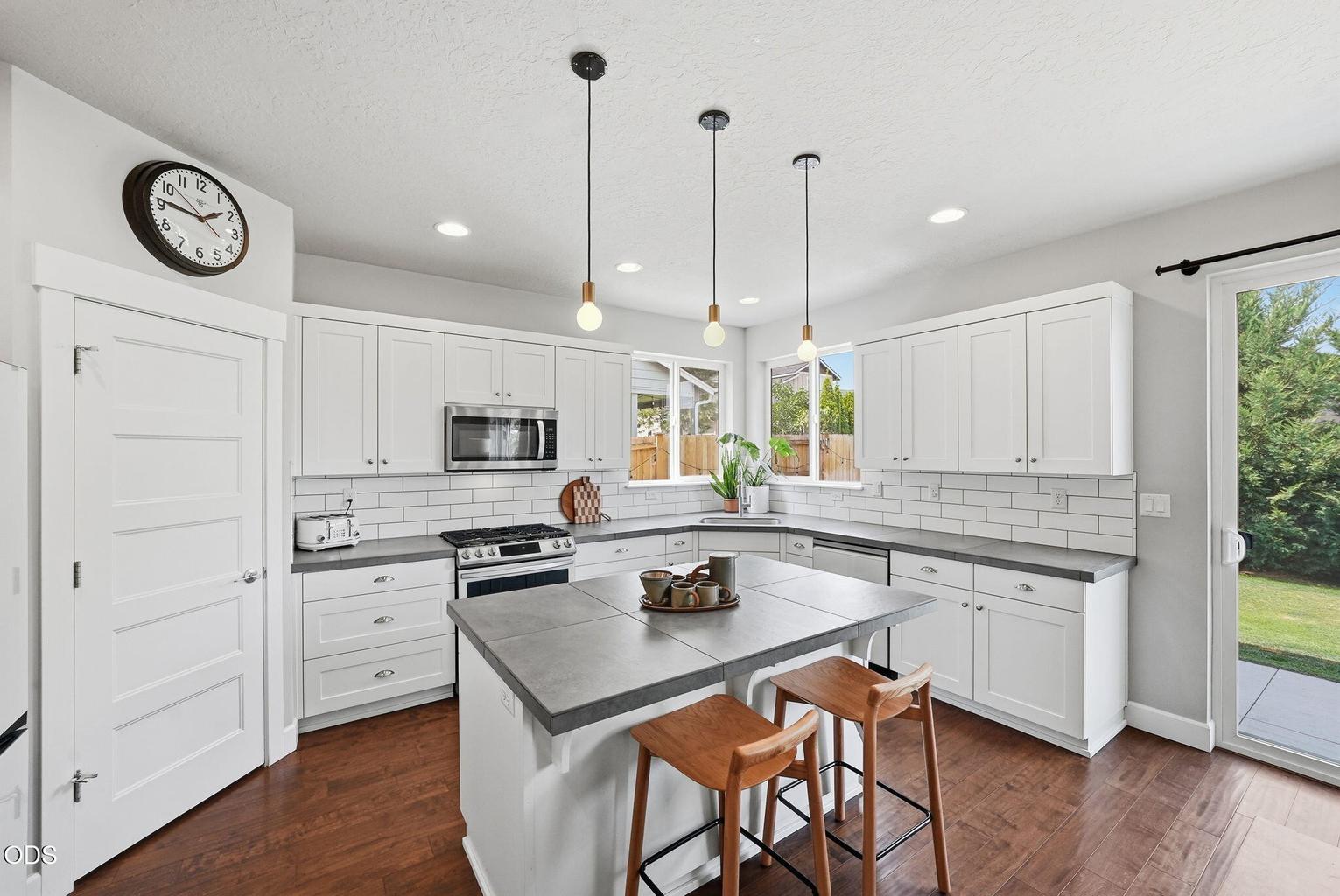 Photo of 2866 NE Marea Drive 10 of 31