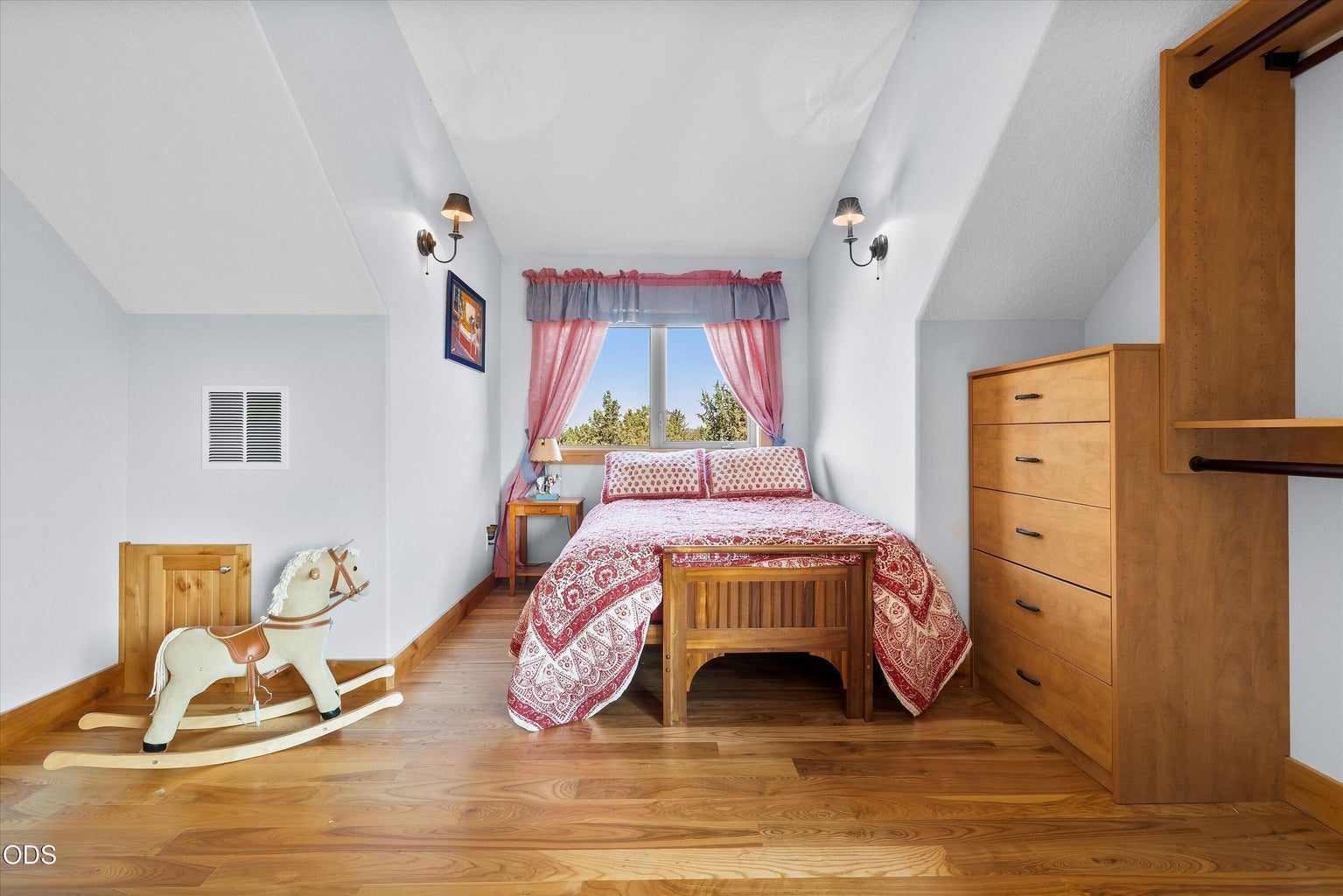 Oversized upstairs third bedroom